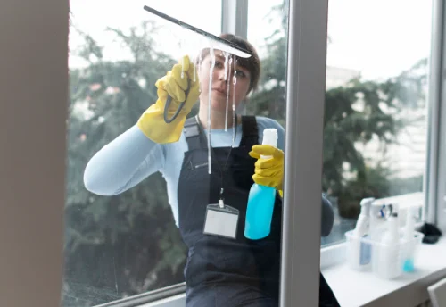Nettoyage de vitres intérieures et extérieures à Unac